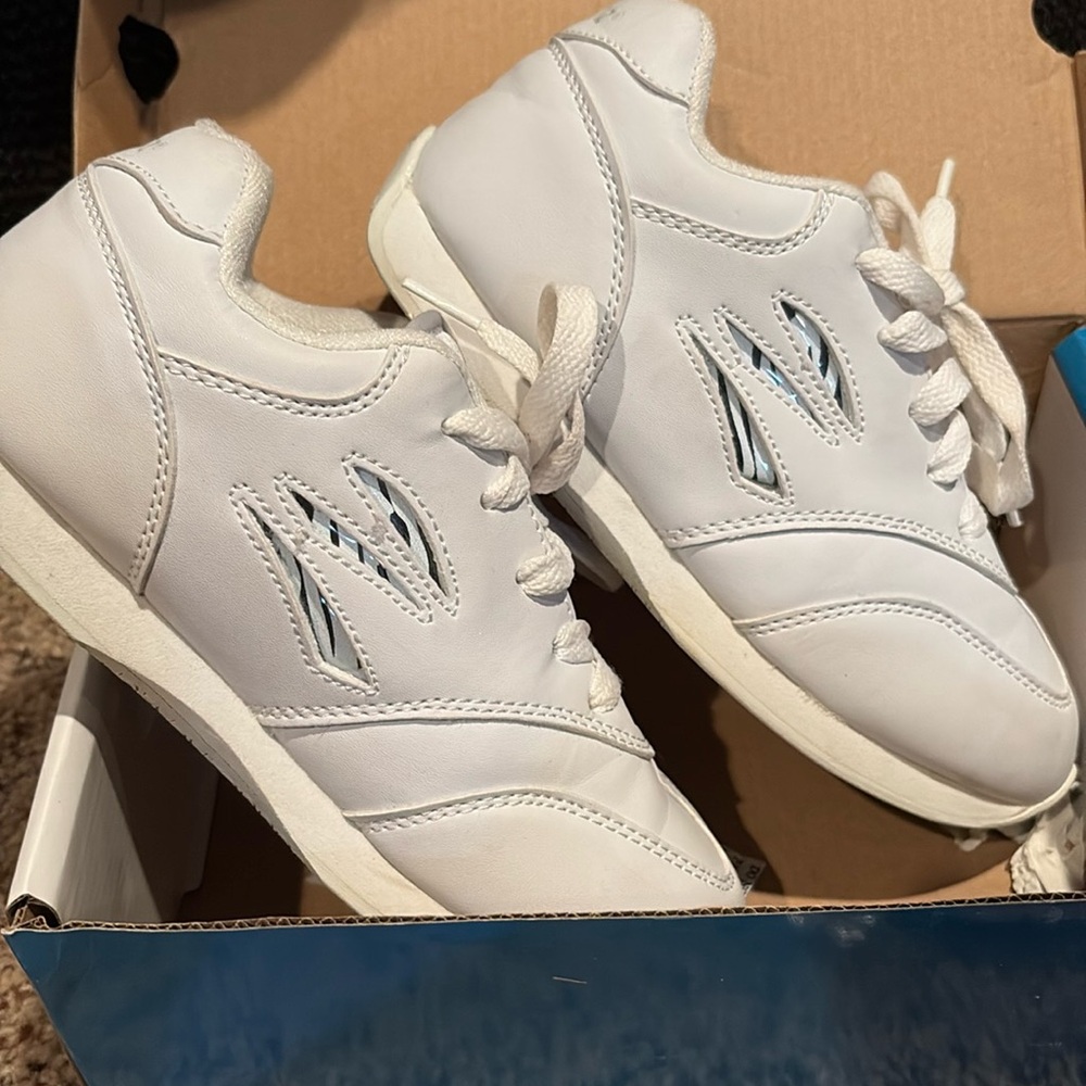 Women’s size 5 Zephz Cheer Sneakers